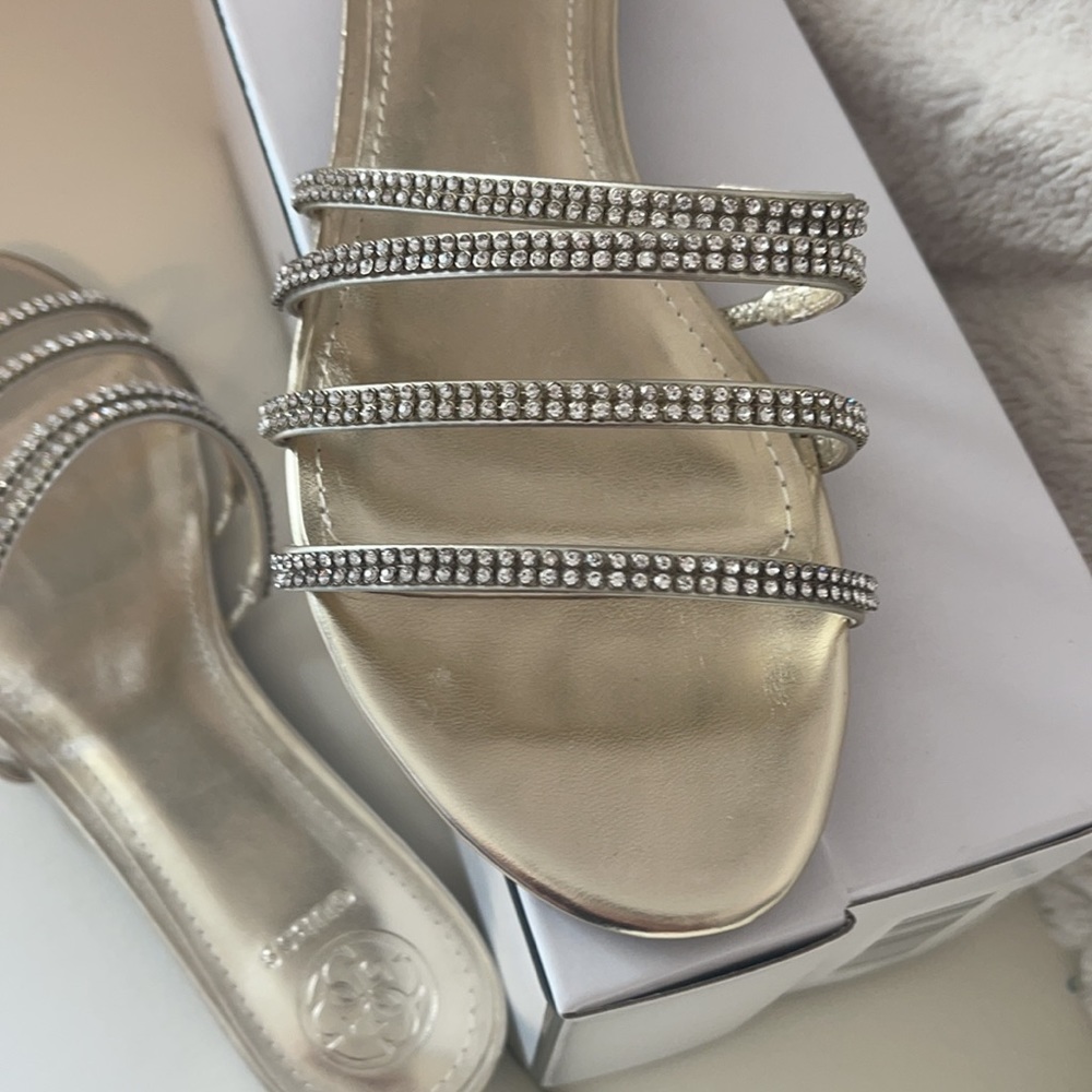 NIB Guess gold & rhinestone Riley sandal sz 9.5 - Picture 3 of 9